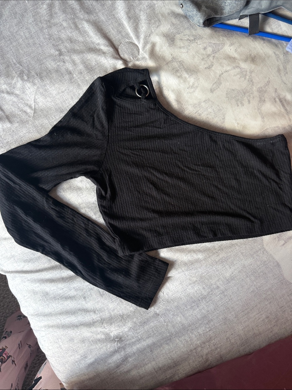 Black One-Shoulder Ribbed Crop Top with Ring Detail